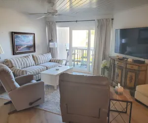 Photo 2 - Island House F232