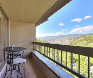 Photo 2 - Amazing 2 Br Unit in Beaver Creek at the Pines Lodge