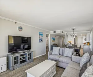 Photo 4 - Destin Towers 61 is a Gorgeous Gulf front 2 BR Corner Unit