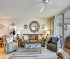 Photo 2 - Mag 112 is a Beautiful 2 BR with free beach service for 2 in Destin Pointe