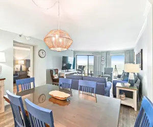 Photo 5 - IR 405 Stunning is the only word to describe a unit that has been totally redone