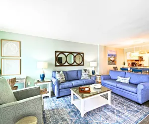 Photo 2 - IR 405 Stunning is the only word to describe a unit that has been totally redone