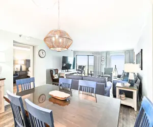 Photo 3 - IR 405 Stunning is the only word to describe a unit that has been totally redone