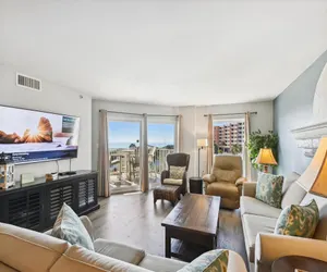 Photo 2 - Spacious Gulf View Pet Friendly Condo with Balcony