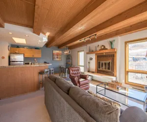 Photo 5 - 2BR Condo with Gorgeous Remodeled Kitchen