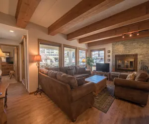 Photo 2 - Rustic-Contemporary 3Br With Great Views!