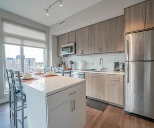 Photo 3 - 1BR Apartment Near Waterfront
