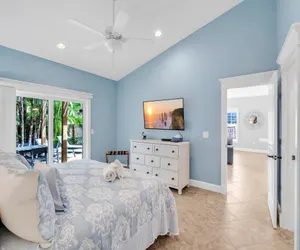 Photo 4 - Sapphire Beach House