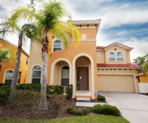 Photo 2 - Beautiful 6 bed 5.5 bath Home in Bella Vida!