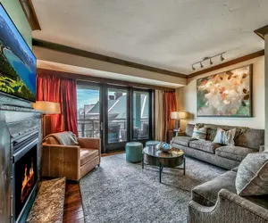 Photo 3 - Mid-Mountain Luxury At Northstar