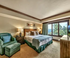 Photo 2 - Mid-Mountain Luxury At Northstar