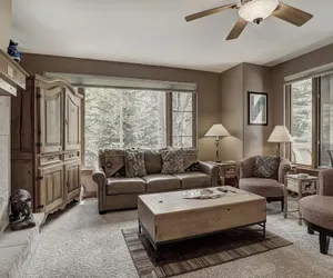 Photo 2 - Cozy 2BR Condo - Walk to Chairlift!