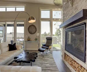 Photo 2 - Ruby Peak Spacious & Comfortable Home - 30 day minimum