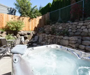 Photo 2 - NEW Condo Downwider with Hot Tub, Minutes Away from The Columbia River Gorge
