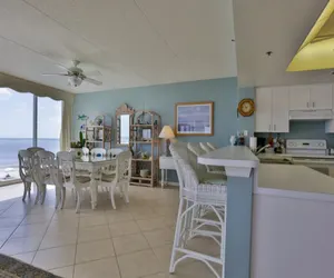 Photo 4 - Spacious Oceanfront Condo with 3 Baths