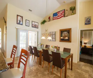 Photo 3 - Spacious home with private pool & Jacuzzi