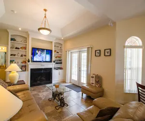 Photo 4 - Spacious home with private pool & Jacuzzi
