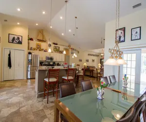 Photo 5 - Spacious home with private pool & Jacuzzi