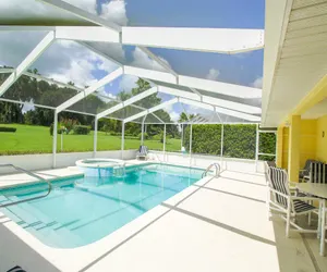 Photo 2 - Beautiful & Sunny Pool Home with Golf View