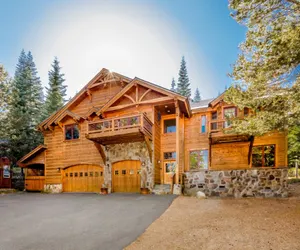 Photo 4 - Luxury Chalet with Hot Tub in Private Setting - Tahoe Donner