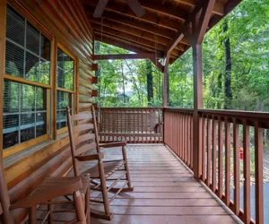 Photo 5 - Black Bear Retreat - Large Rustic Cabin Perfect for Families!