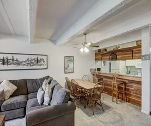 Photo 5 - Spacious East Village Condo - Easy Walk to Super Bee - WH204