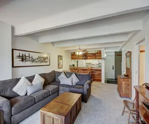Photo 4 - Spacious East Village Condo - Easy Walk to Super Bee - WH204