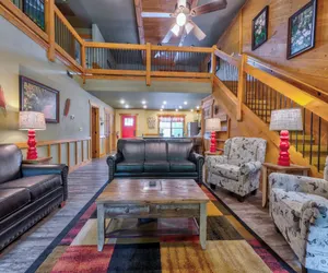 Photo 5 - A Breath of Fresh Air Chalet with Hot Tub and Double-Sided Fireplace