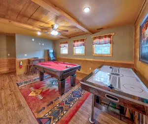 Photo 5 - Break Time Chalet with Pool Table and Multi-cade