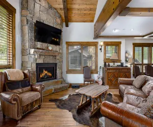 Photo 4 - Amazing Pet-Friendly Executive Home, Ski-In Walk-Out - LR884