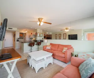 Photo 2 - Relaxing Top Floor Corner 2BR Condo with Great View - 3 Minute Walk To The Beach!