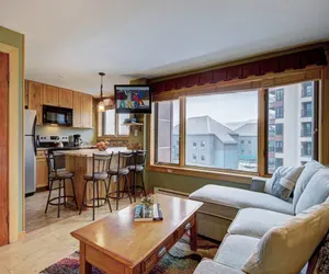 Photo 2 - Village at Breckenridge Peak 9 Inn, Liftside 403