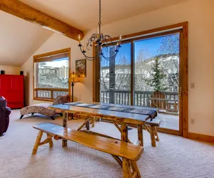 Photo 4 - 3Br Townhome with Mountain Views & Garage