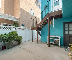 Photo 5 - HB STUDIO Blocks to the Beach & Downtown