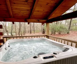 Photo 4 - Laurel Wood - Hot Tub, King Bed, Dog Friendly!