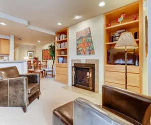 Photo 2 - Renovated Studio- Kids Ski free & On Shuttle Route!