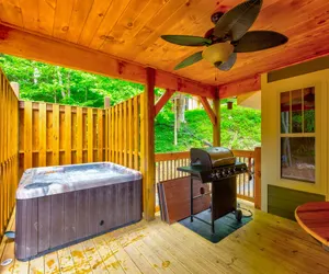 Photo 4 - Ivie Holler Chalet with Relaxing Hot Tub