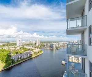 Photo 3 - Private 3BR Bay View at Hyde Beach House