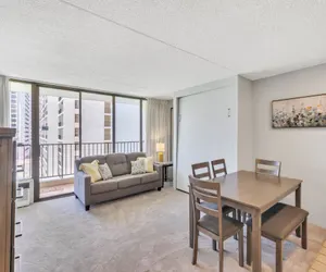 Photo 3 - Renovated Waikiki Banyan Condo w/ Pool View, Free parking