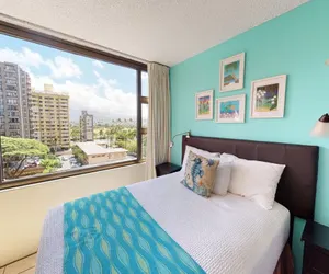 Photo 2 - Deluxe Condo Near Waikiki Beach - Free Parking