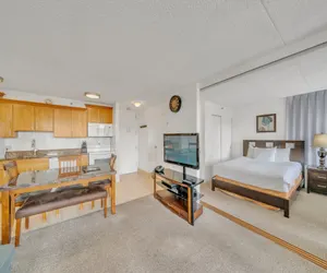 Photo 2 - Excellent Diamond Head View Condo - Remodeled, Free Parking!