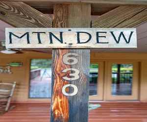 Photo 4 - Mountain Dew - Rustic 2 Bedroom Cabin Near Great Smoky Mountain NP