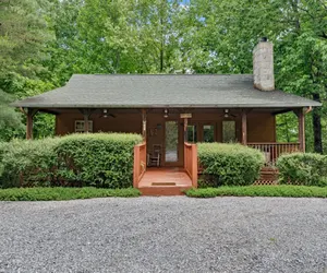 Photo 2 - Mountain Dew - Rustic 2 Bedroom Cabin Near Great Smoky Mountain NP