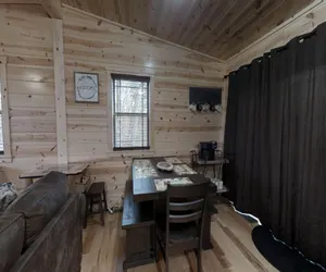 Photo 5 - Foxes' Den Cabin with Private Hot Tub and Arcade Game