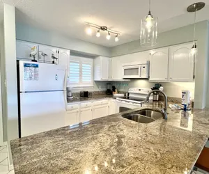 Photo 4 - Bayview 82