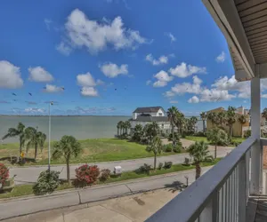 Photo 5 - Tropical Oasis In Beautiful Galveston-Tiki Island