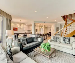 Photo 4 - Spacious Oceanfront Penthouse Villa