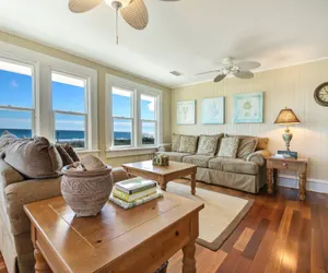 Photo 2 - Rustic Ocean Front Cottage