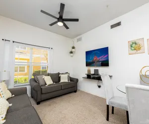 Photo 2 - 4 bedroom townhouse