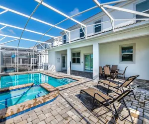 Photo 2 - 6 bedroom home with a private pool!
